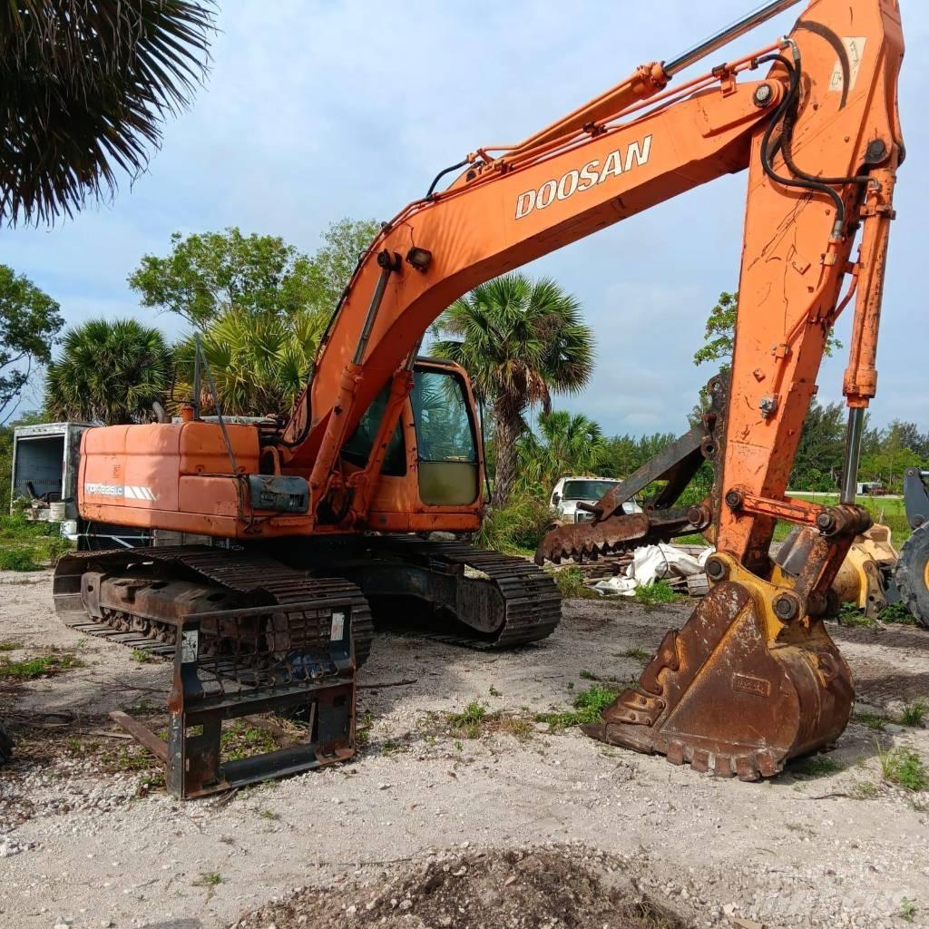 Doosan DX 225 LC حفارات زحافة