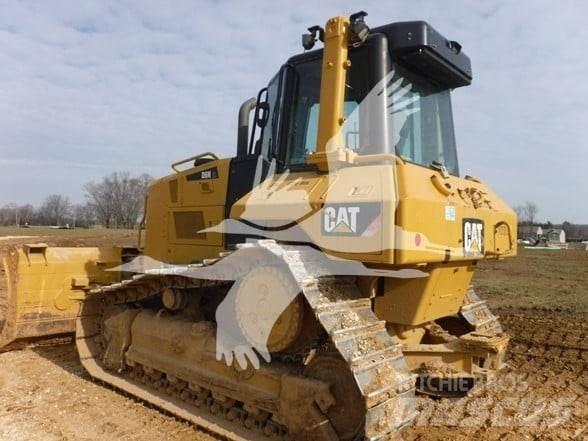 CAT D6N XL بلدوزرات مجنزرة
