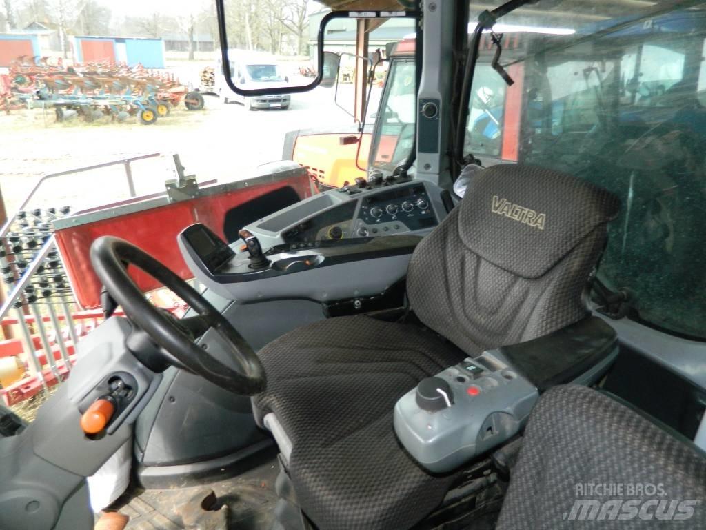 Valtra T 234 V الجرارات
