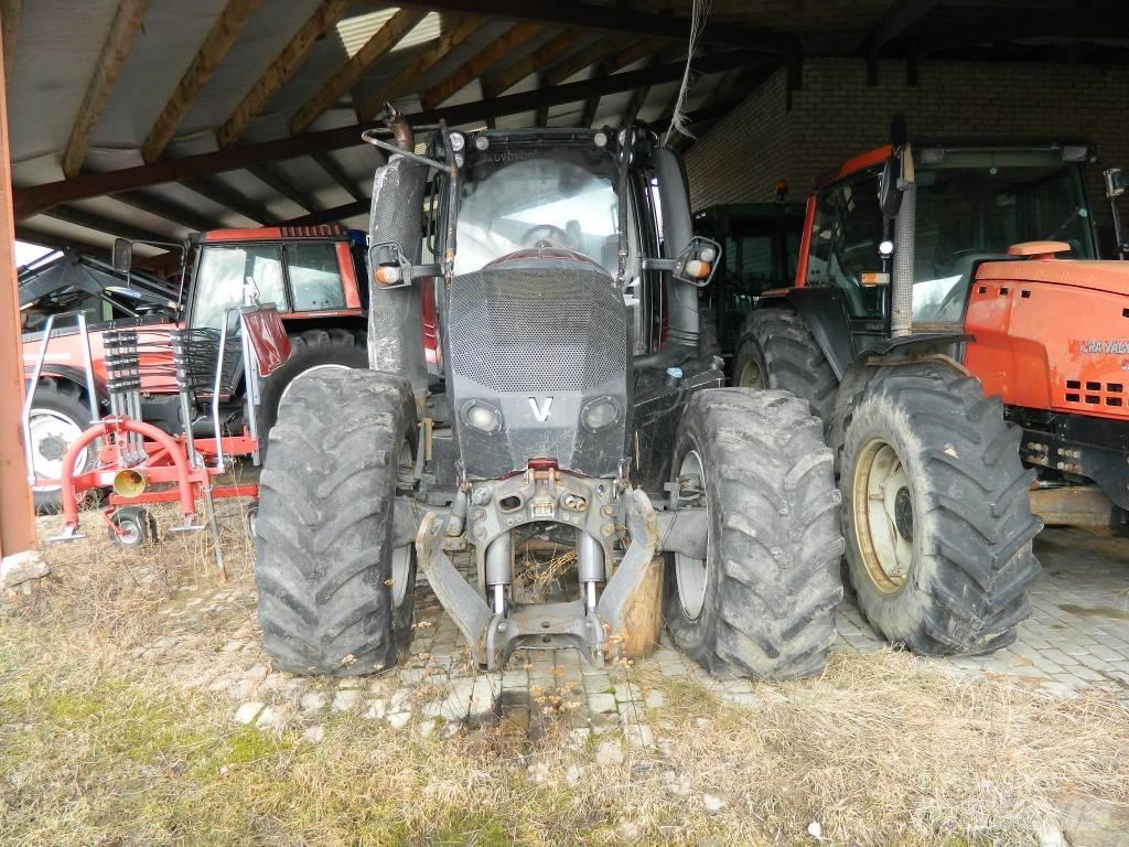 Valtra T 234 V الجرارات
