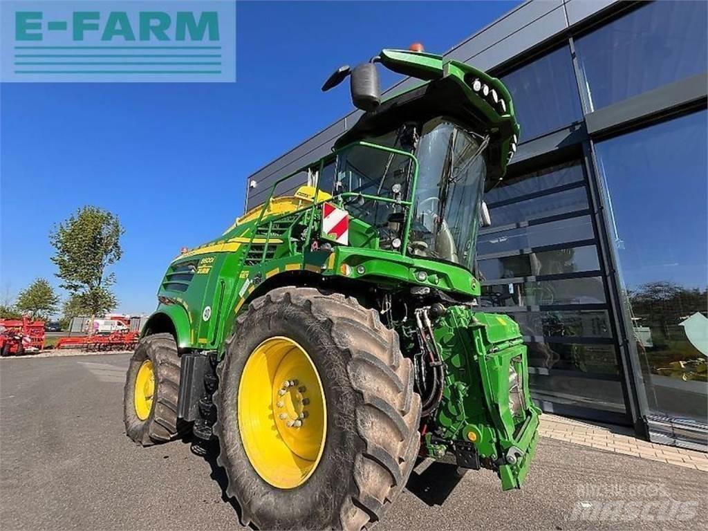 John Deere 8600 علافات ذاتية الدفع