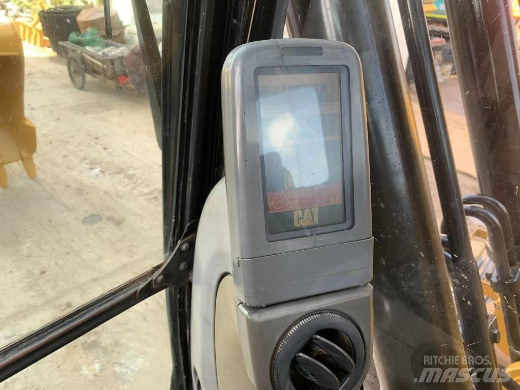 CAT 320D حفارات زحافة