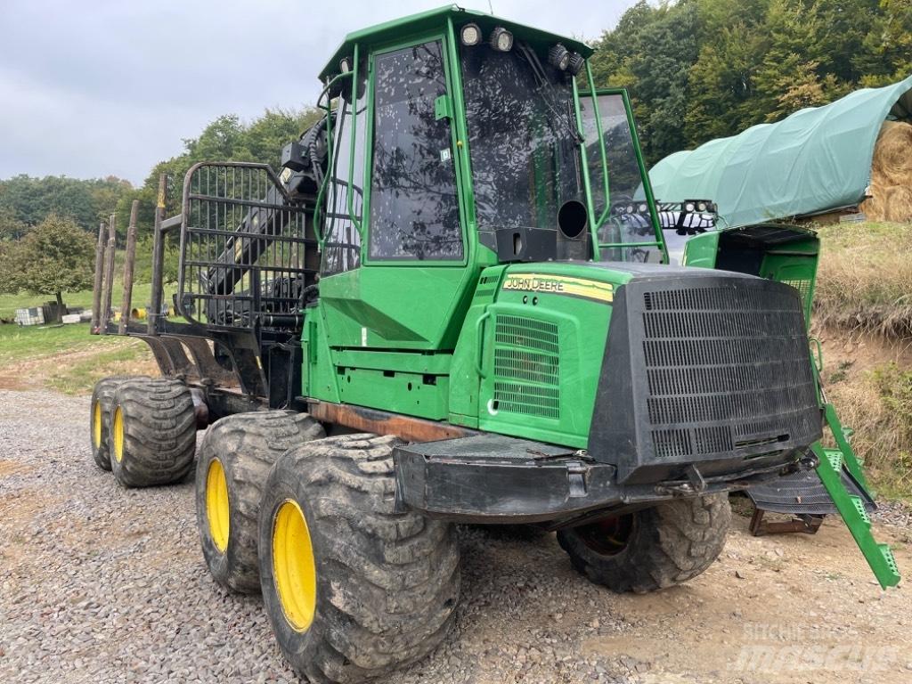 John Deere 1010 E شاحنات