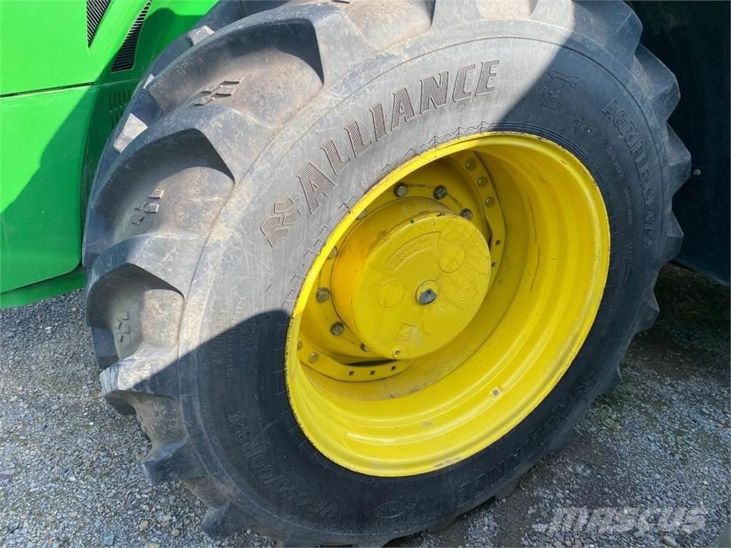 John Deere 8370R الجرارات