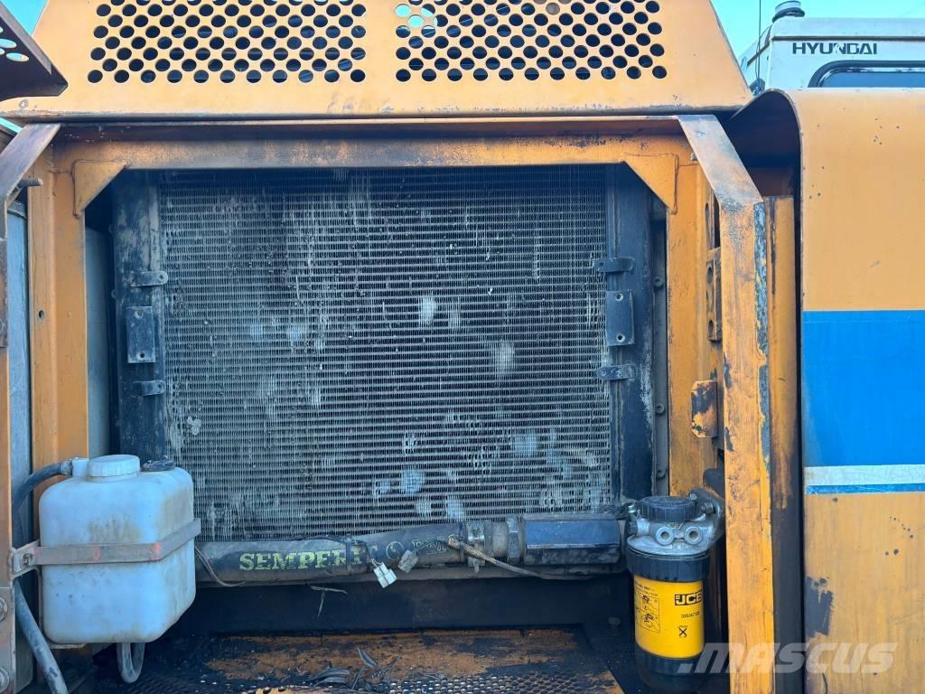 Hyundai Robex 210 LC حفارات زحافة