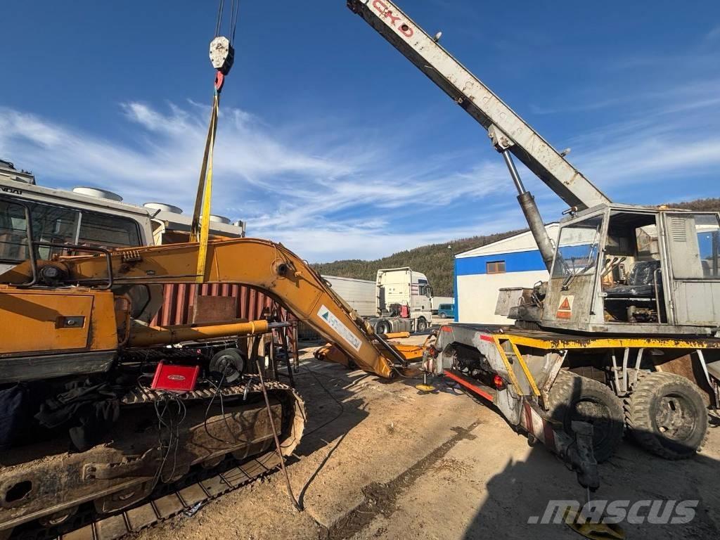 Hyundai Robex 210 LC حفارات زحافة