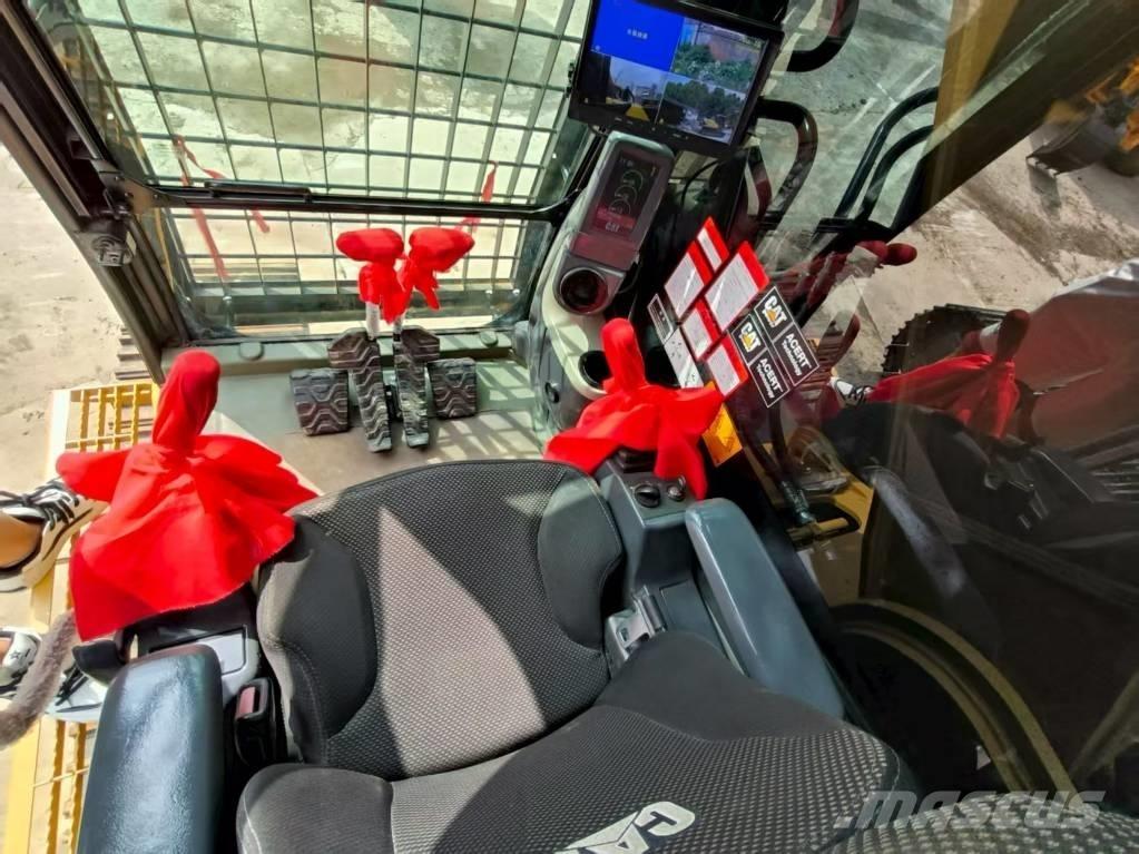 CAT 340 D L حفارات زحافة