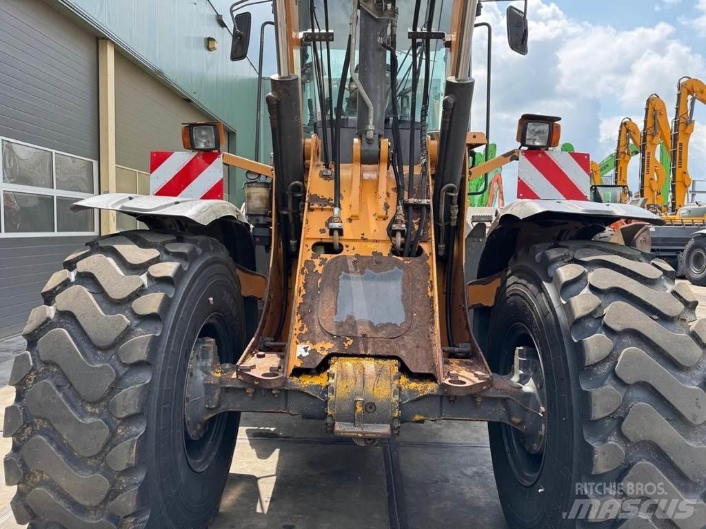 CASE 621F XR لوادر بعجل
