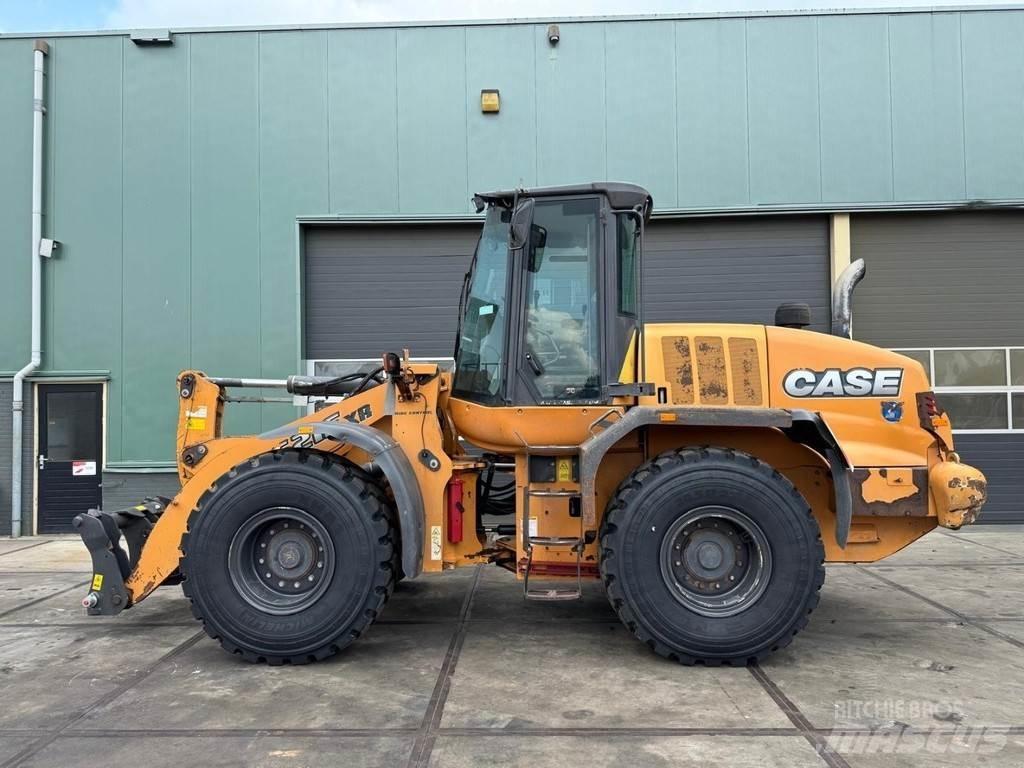 CASE 621F XR لوادر بعجل