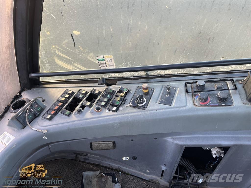 Timberjack 1270C كابينة والداخلية