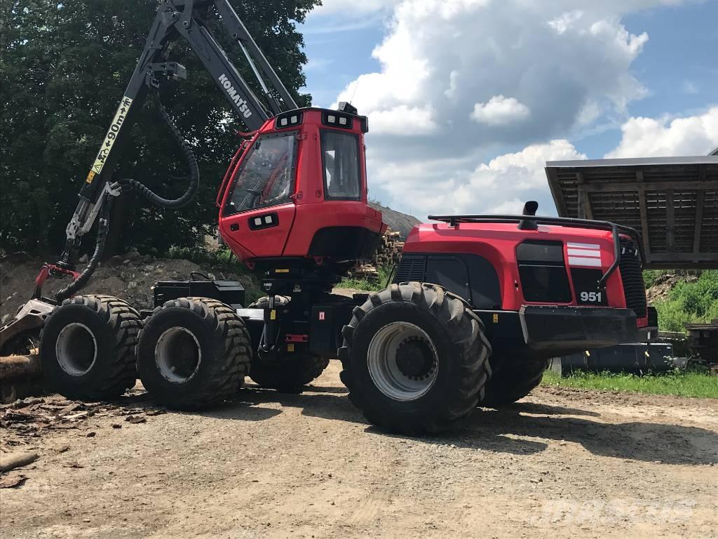 Komatsu 951 حصادات