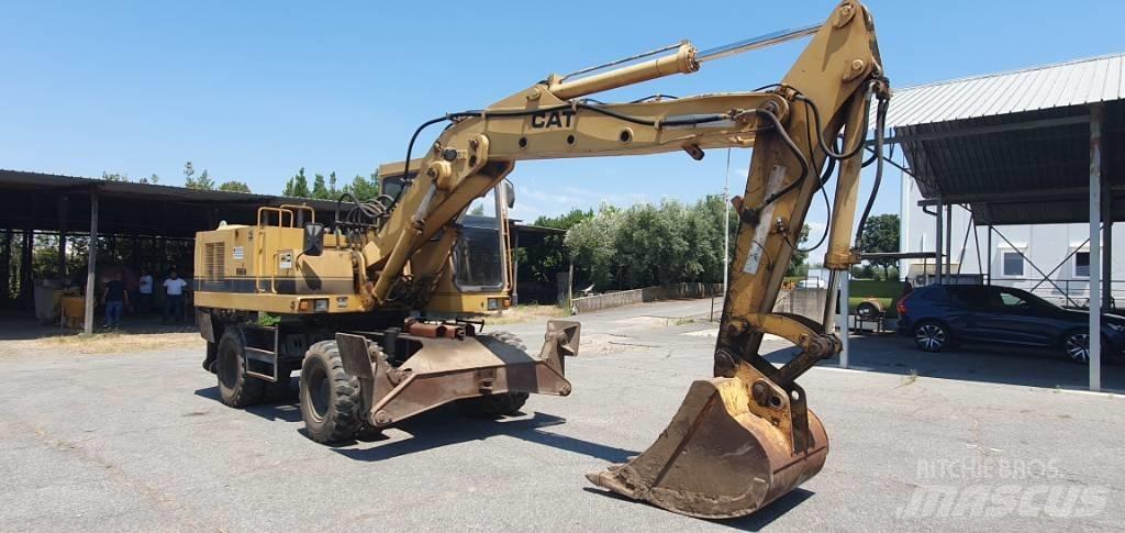 CAT 214 B حفارات بعجل