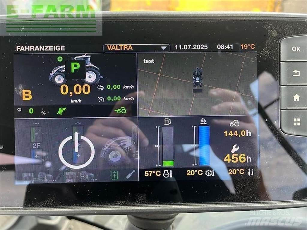 Valtra q245 الجرارات