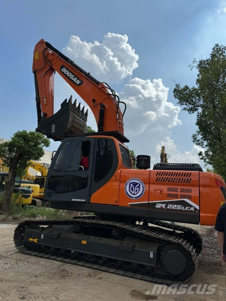 Doosan DX 225 LCA حفارات وسط 7 طن - 12 طن