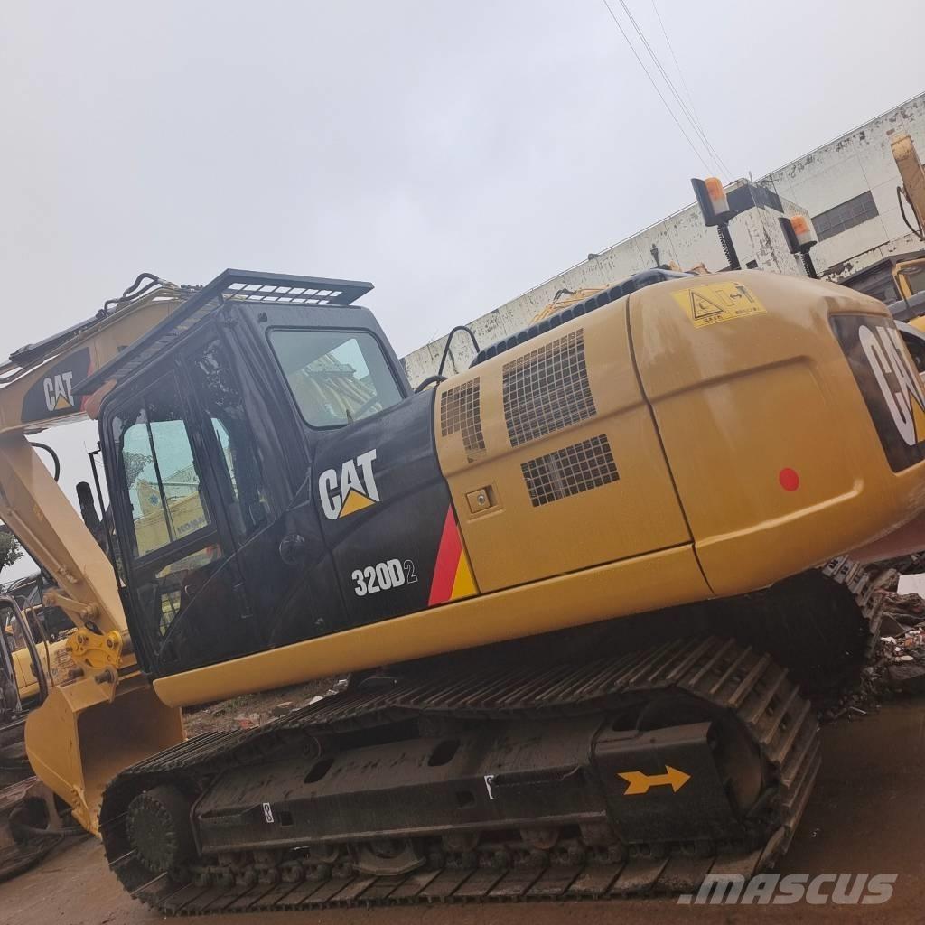 CAT 320 D حفارات زحافة