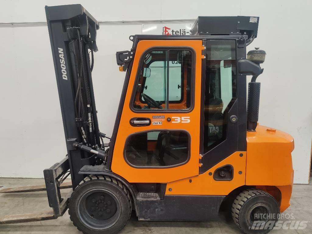 Doosan D 35 C-7 شاحنات الديزل