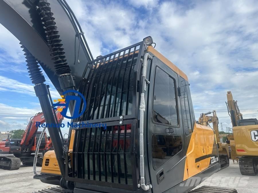 Hyundai R220LC-9S حفارات زحافة