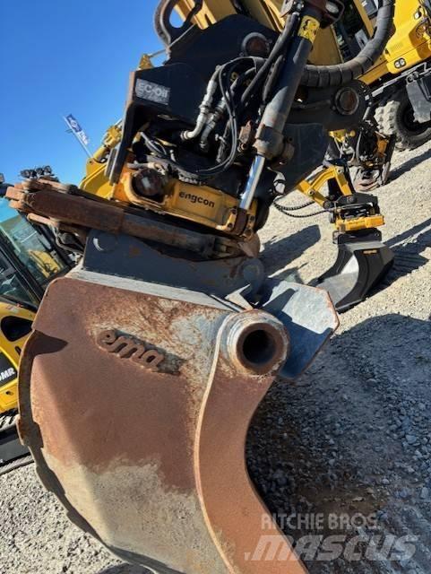 CAT 320 حفارات زحافة