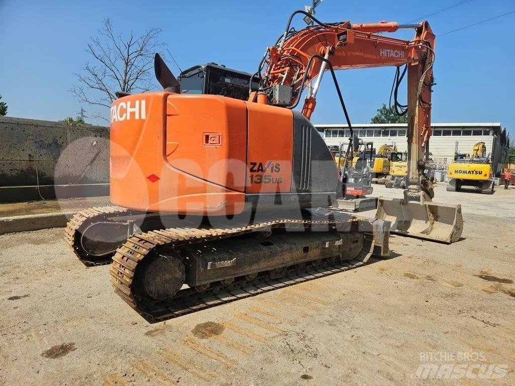 Hitachi ZX 135 US حفارات زحافة