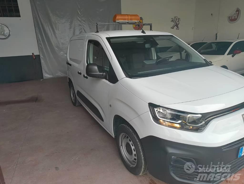 Fiat Doblo شاحنة مقفلة