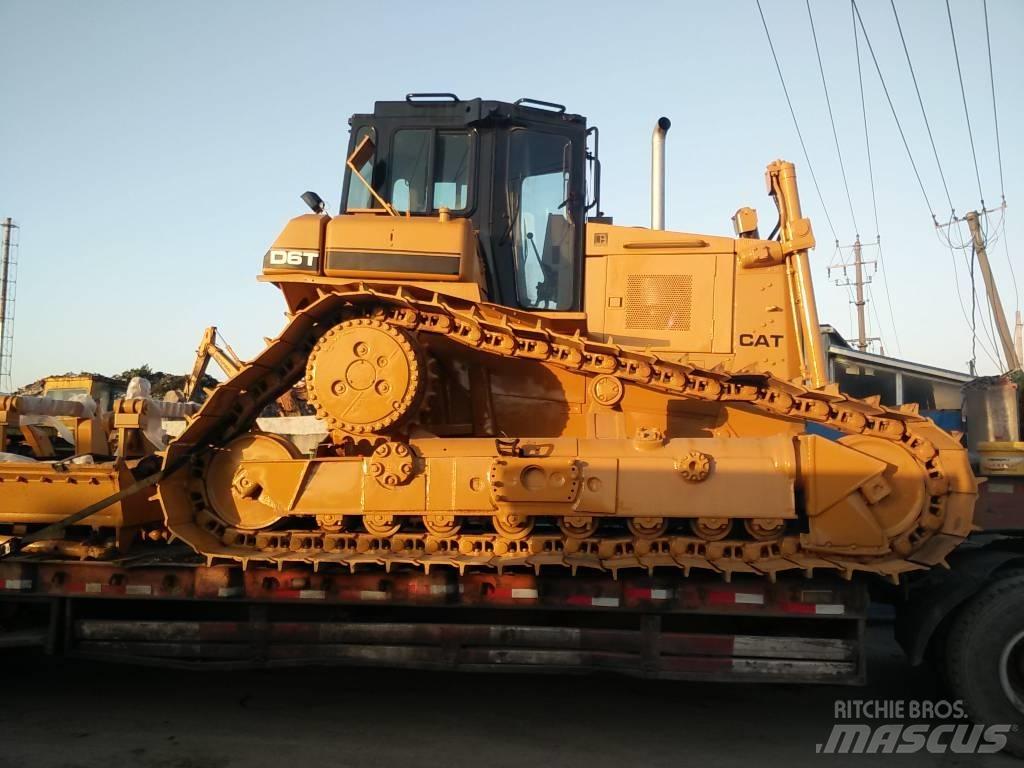 CAT D 6 T LGP بلدوزرات مجنزرة