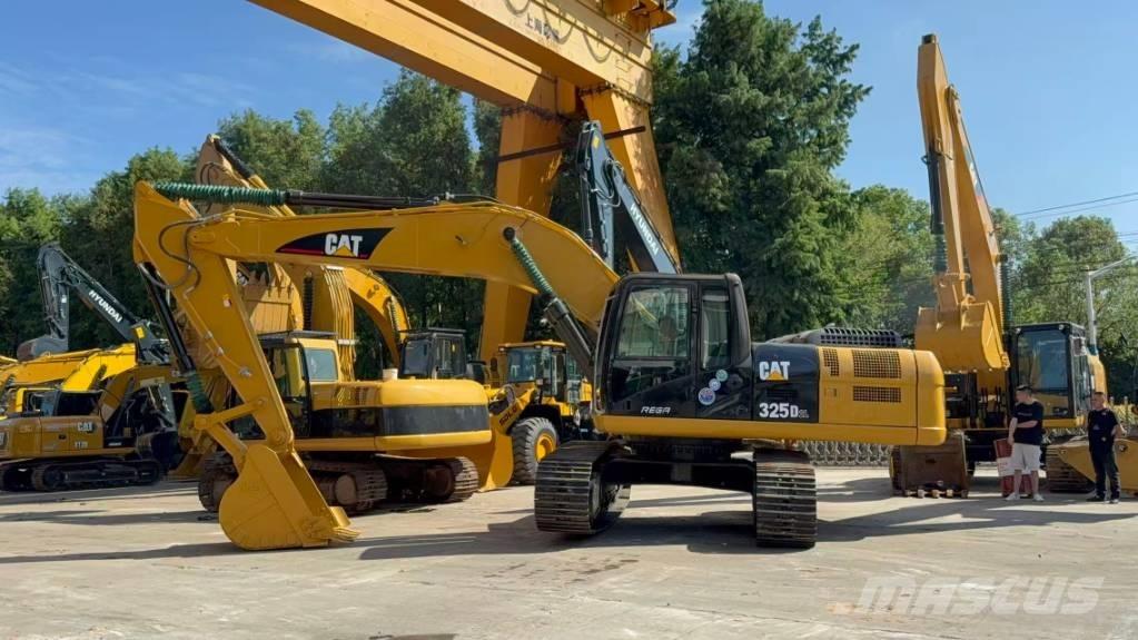 CAT 325 D L حفارات زحافة