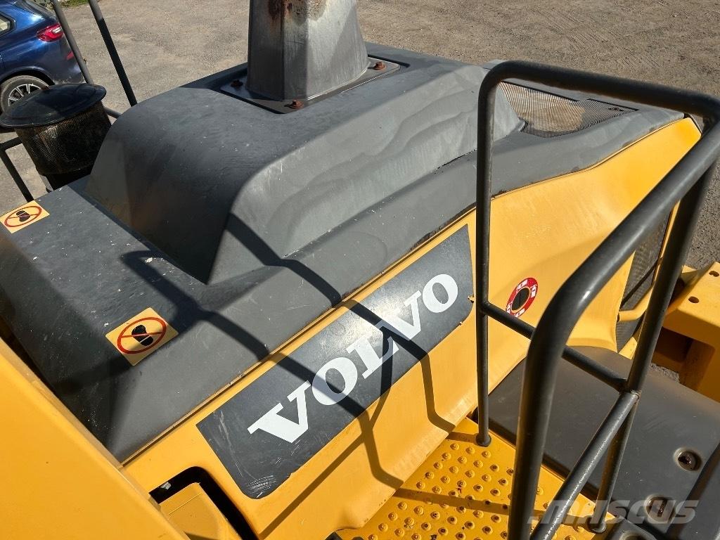 Volvo L110H لوادر بعجل