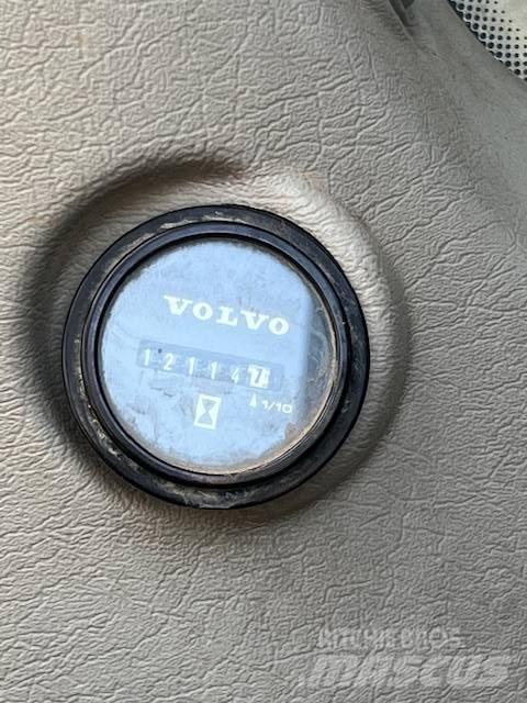 Volvo EC 220 DL حفارات زحافة