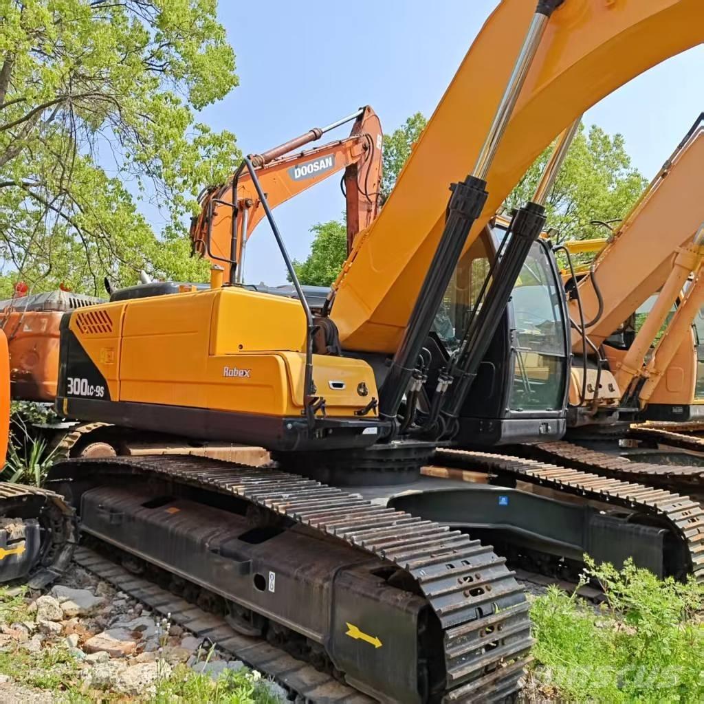 Hyundai R300LC-9S حفارات زحافة