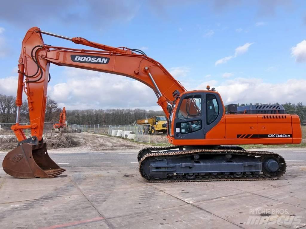 Doosan DX 340 LC حفارات زحافة