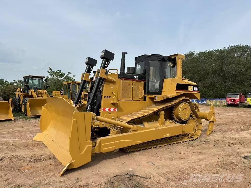 CAT D8R بلدوزرات مجنزرة