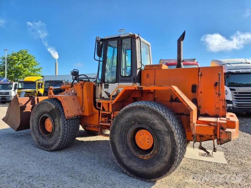 Hitachi FR 130 لوادر بعجل