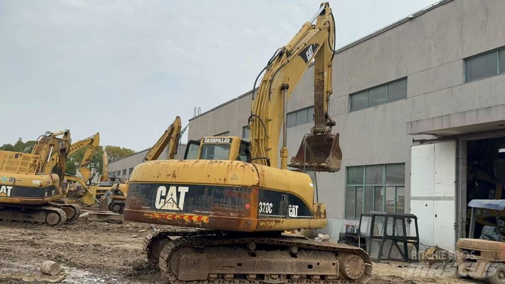 CAT 320 C حفارات زحافة