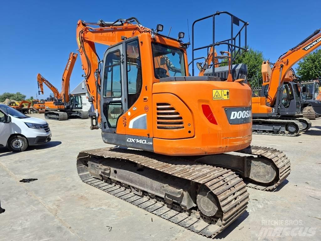Doosan DX 140 LCR حفارات زحافة