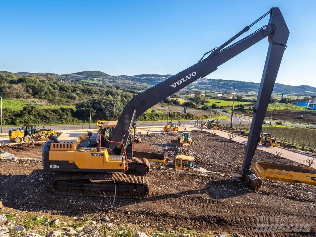 Volvo EC 250 D حفارات زحافة