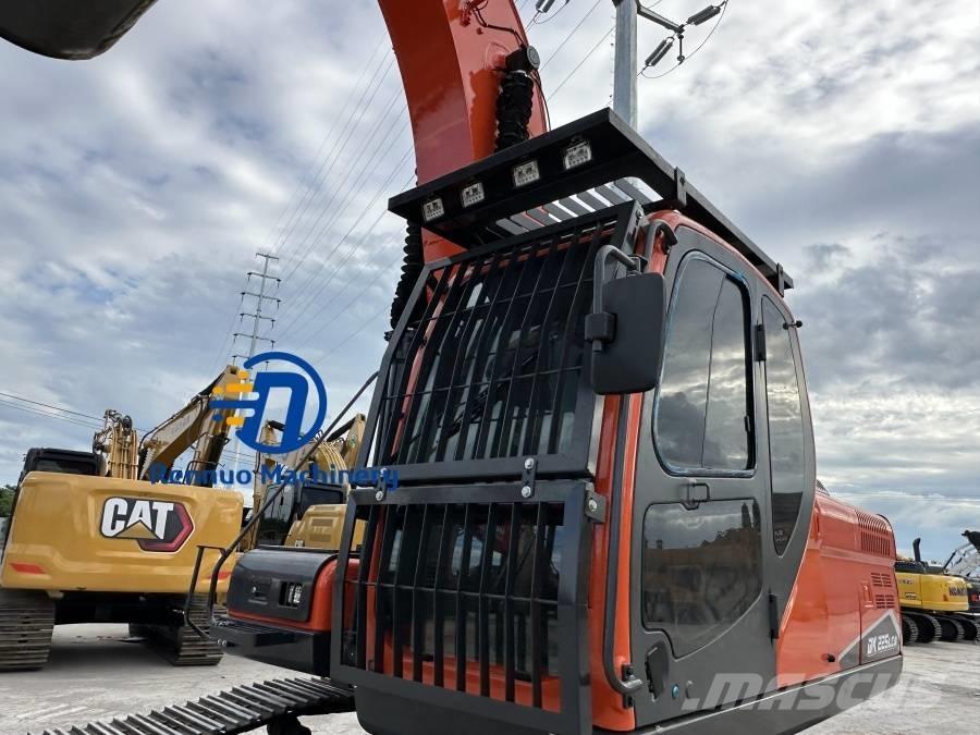 Doosan DX 225 LCA حفارات زحافة