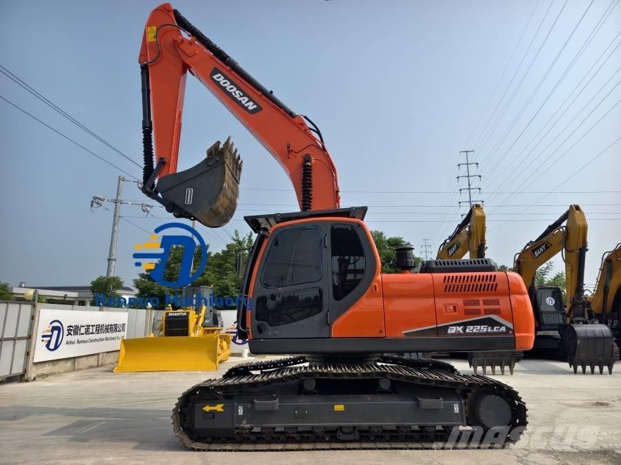 Doosan DX 225 LCA حفارات زحافة