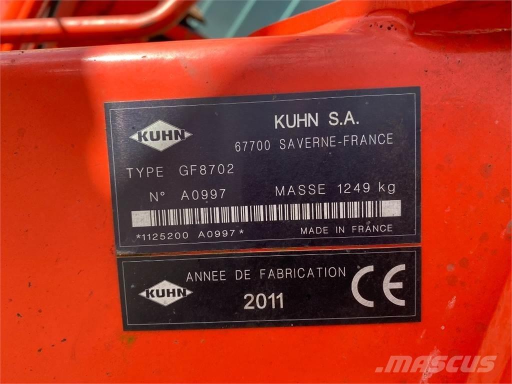 Kuhn GF 8702 مكابس وميبسات التبن