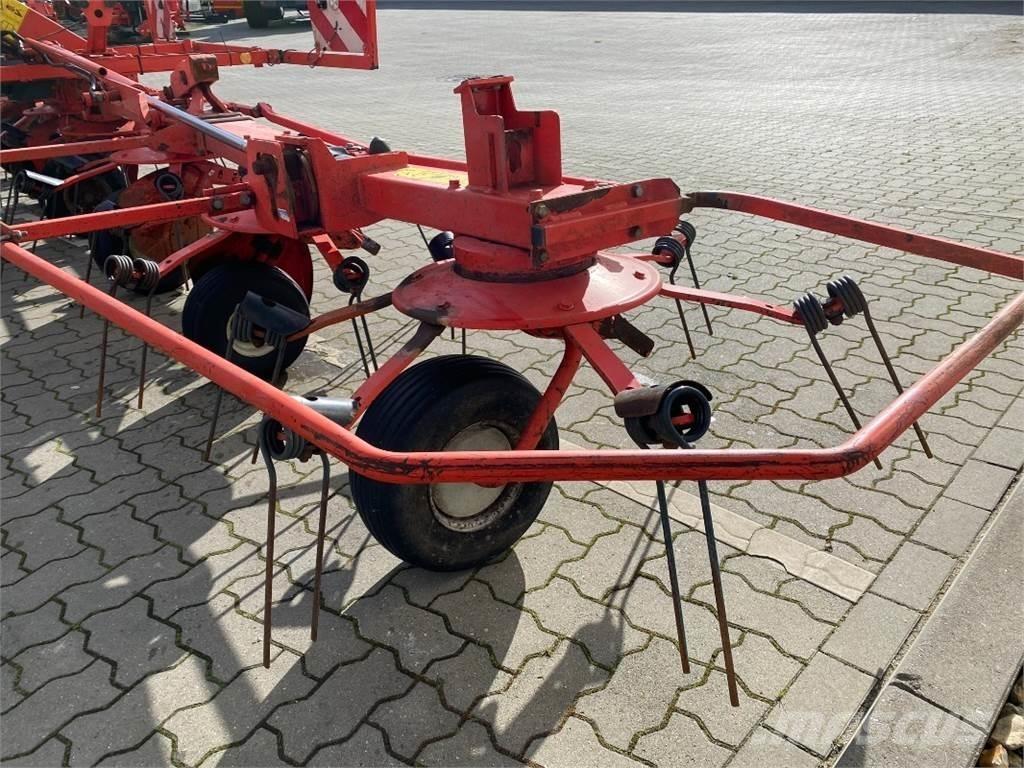 Kuhn GF 8702 مكابس وميبسات التبن