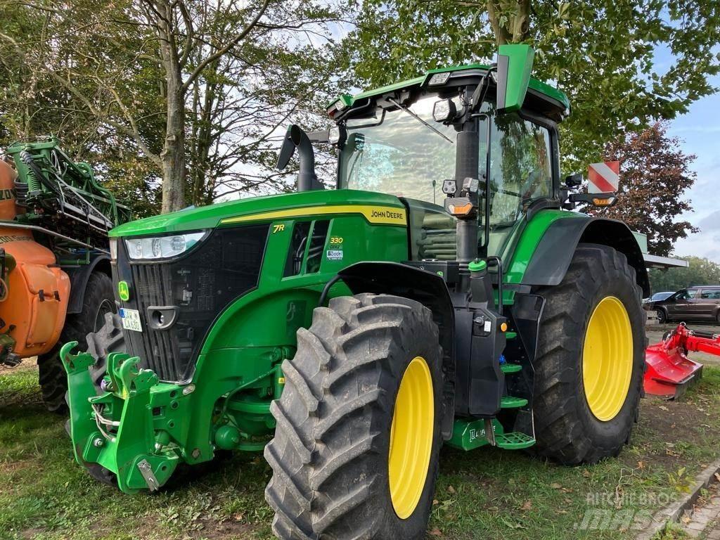 John Deere 7R 330 الجرارات