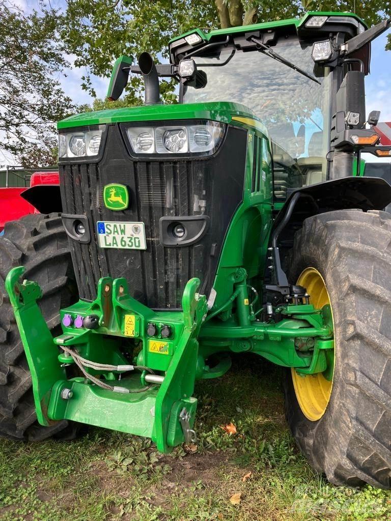 John Deere 7R 330 الجرارات