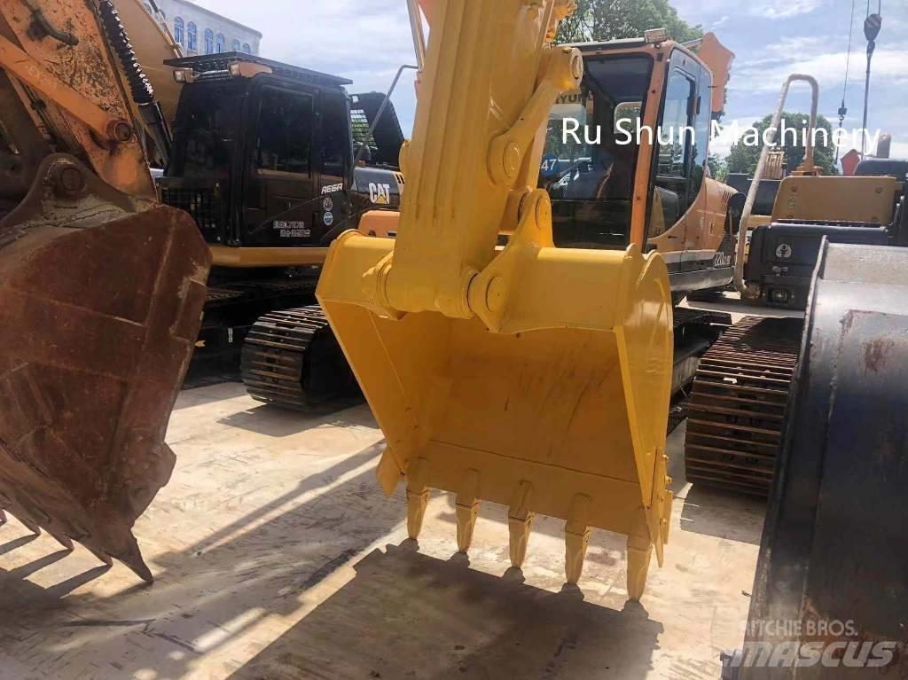 Komatsu PC 220-8 حفارات زحافة