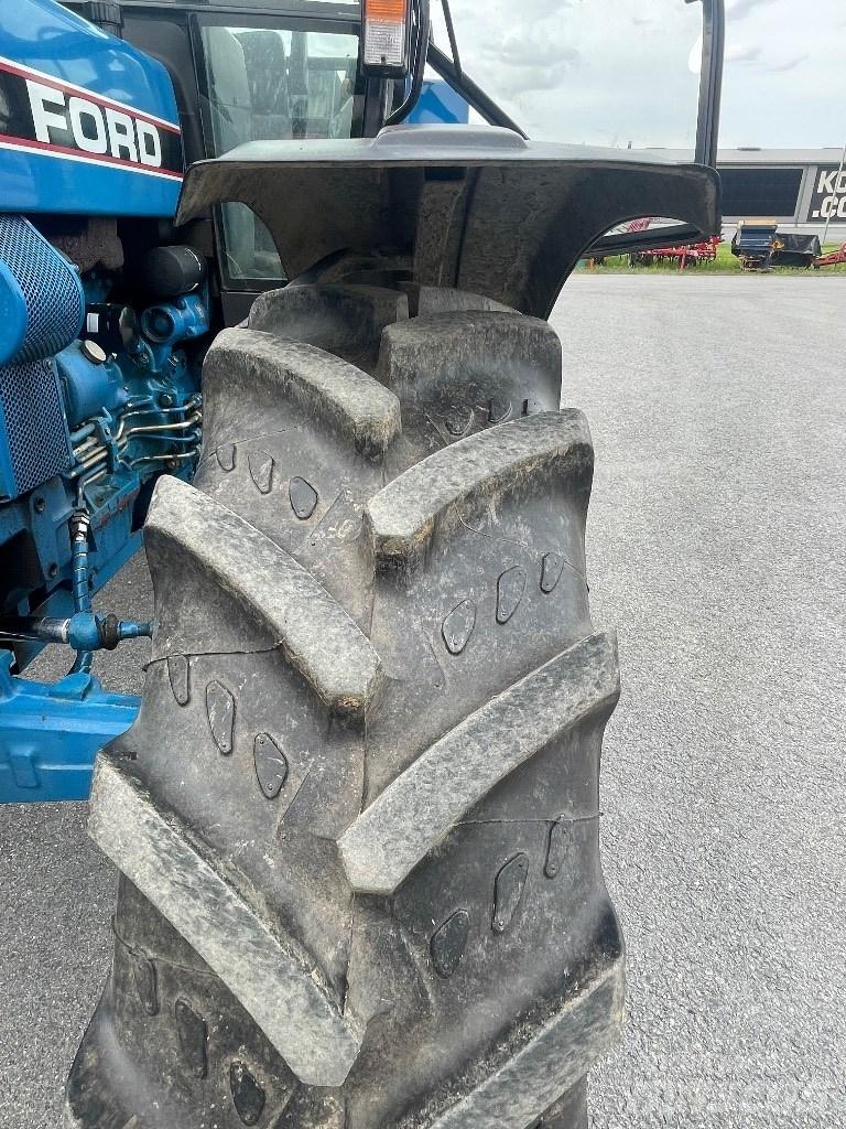 Ford 4830 الجرارات