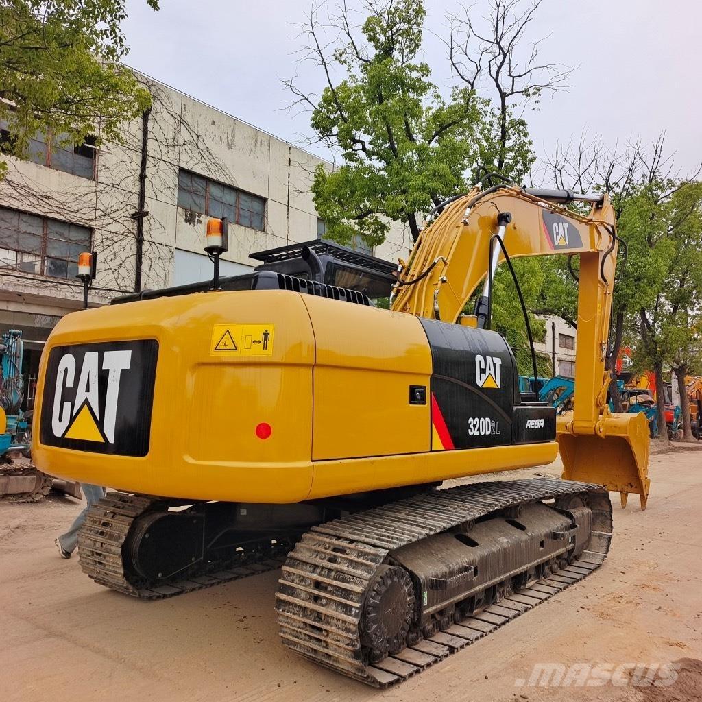 CAT 320 D L حفارات زحافة