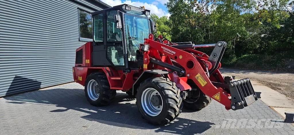 Weidemann 4204 لوادر بعجل