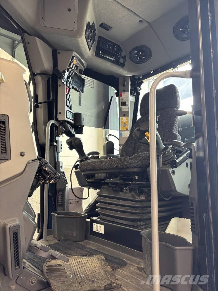 CAT 120 AWD معدات تمهيد الطرق
