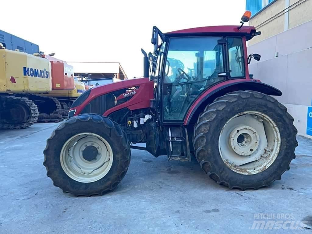 Valtra A134 الجرارات