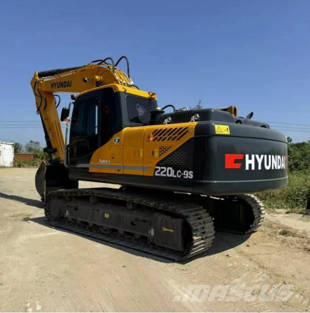 Hyundai R220LC-9S حفارات زحافة