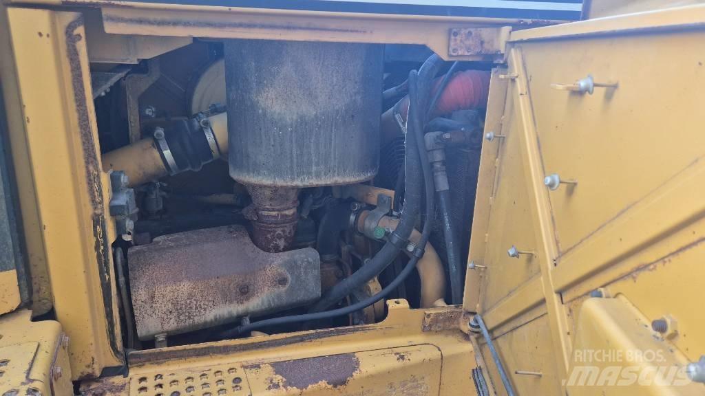 CAT D 6 R LGP بلدوزرات مجنزرة