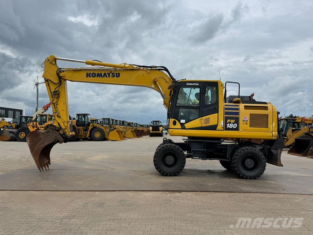 Komatsu PW180-11 حفارات بعجل